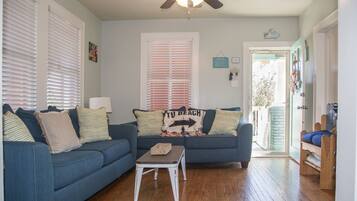 Smart TV, livros, videoteca, aparelho de som