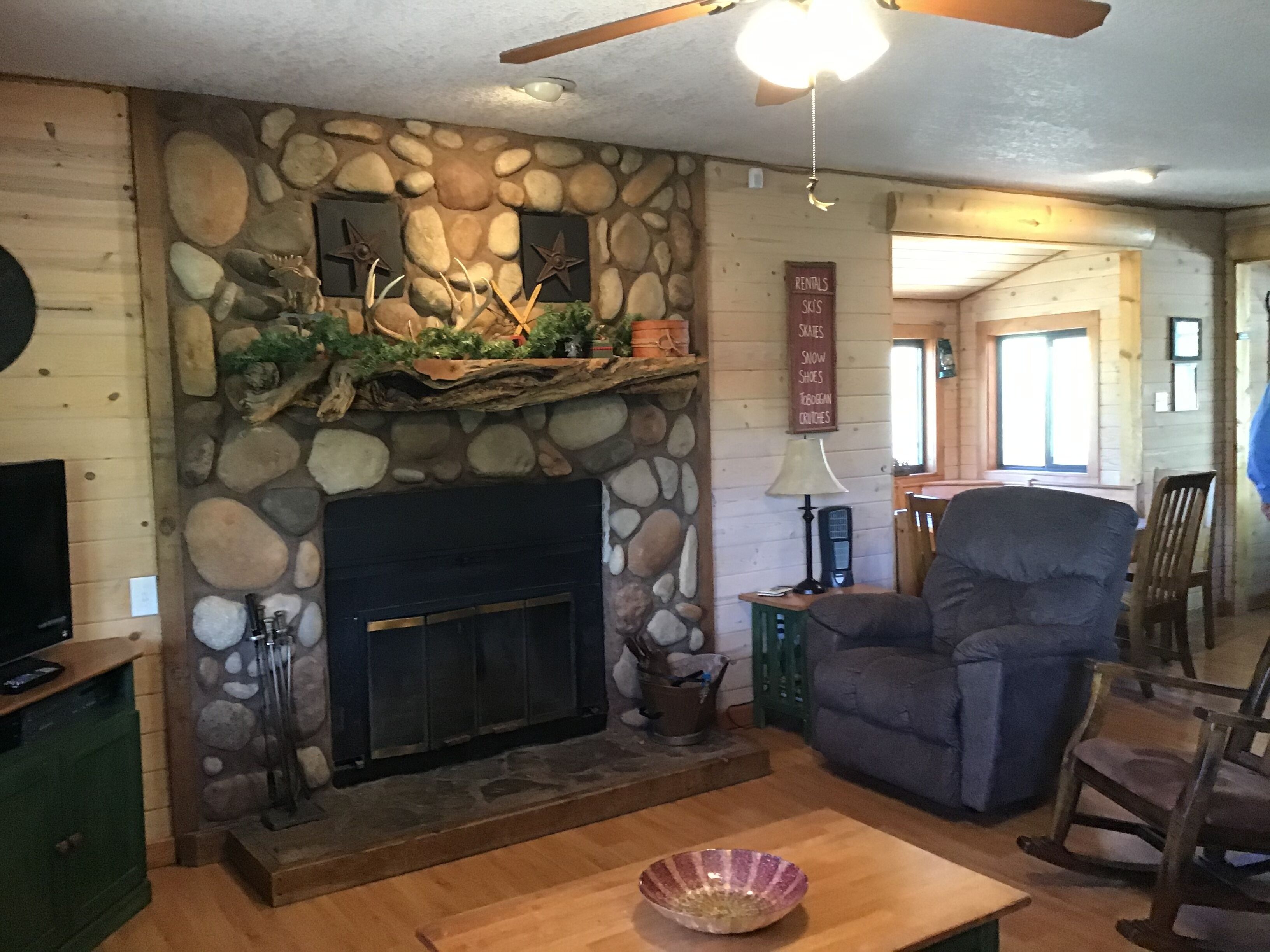 TV, fireplace, DVD player, books