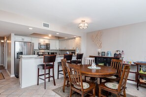 Dining - Stay @ Sunset on the Rox on Folly Beach (Folly Beach)
