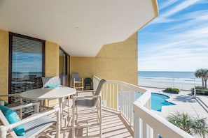 Outdoor dining - Stay @ Sunset on the Rox on Folly Beach (Folly Beach)