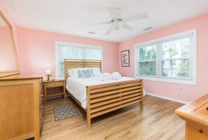 3 bedrooms, iron/ironing board, Internet, bed sheets - Stay @ Fun in the Sun! (Folly Beach)