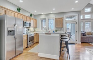 Dishwasher, coffee/tea maker, cookware/dishes/utensils, dining tables