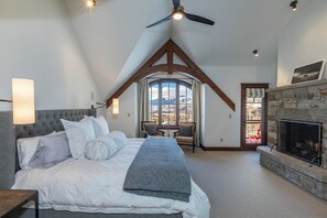 4 bedrooms, desk, free WiFi, bed sheets