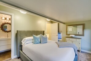 5 bedrooms, iron/ironing board, free WiFi, bed sheets - Across From The White Sand Of Moonlight Beach - Full Ocean/Beach View (Encinitas)