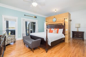 6 bedrooms, iron/ironing board, Internet, bed sheets