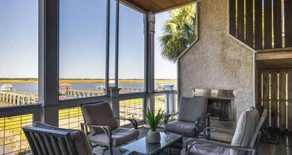 "Serenity Sunset" ~ Yksityinen uima-allas ja laituri ~ Amazing Sunset Views ~ 7 makuuhuonetta * Elokuvateatteri