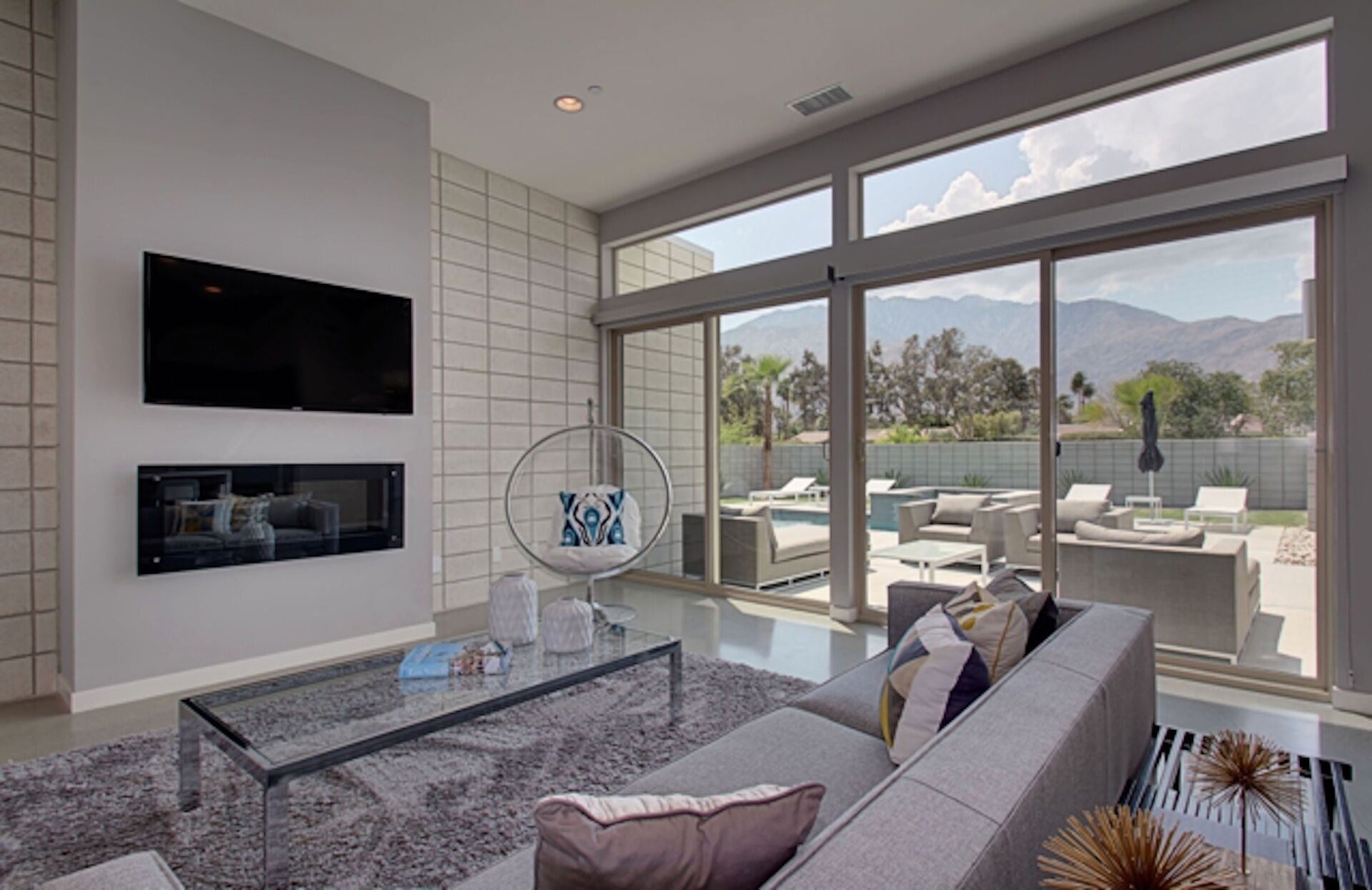 New Retro Modern!! Close To  Margarita Ville And Downtown. Amazing Pool & View!!