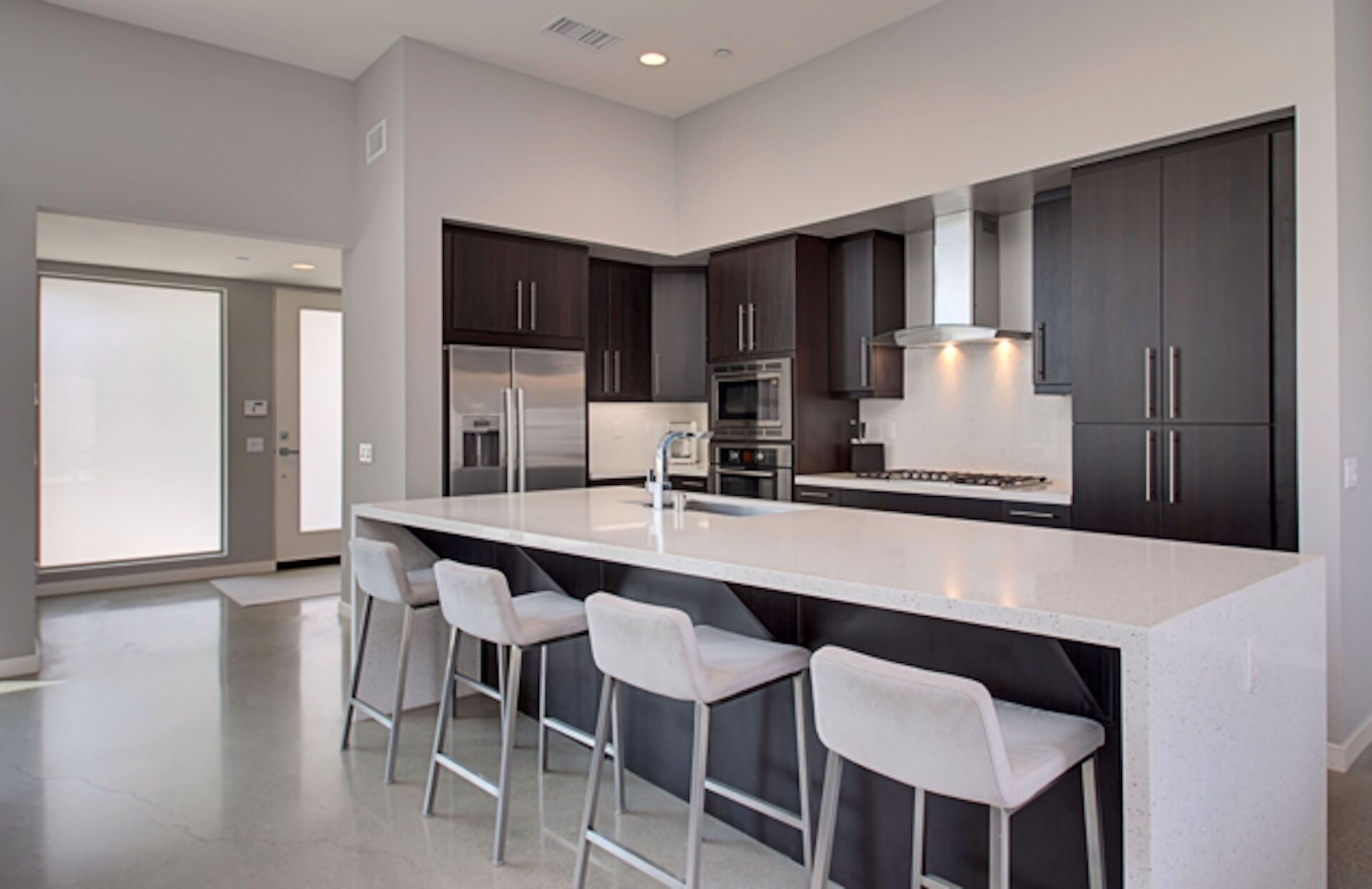 New Retro Modern!! Close To  Margarita Ville And Downtown. Amazing Pool & View!!