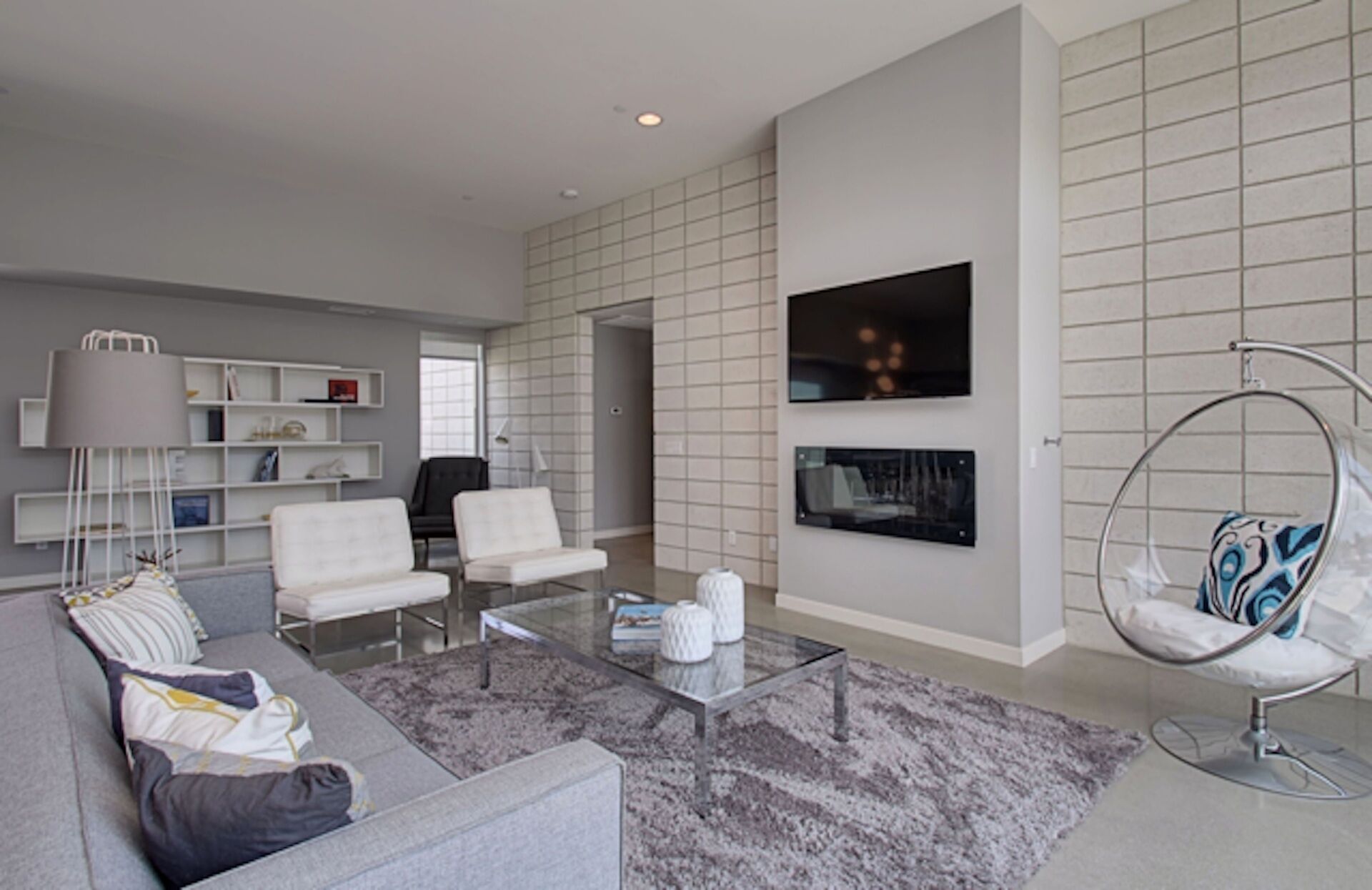 New Retro Modern!! Close To  Margarita Ville And Downtown. Amazing Pool & View!!