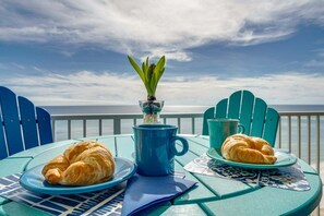 Outdoor dining - Oceanfront 2BR condo in Panama City Beach, sleeps 8, family-friendly amenities. (Panama City Beach)