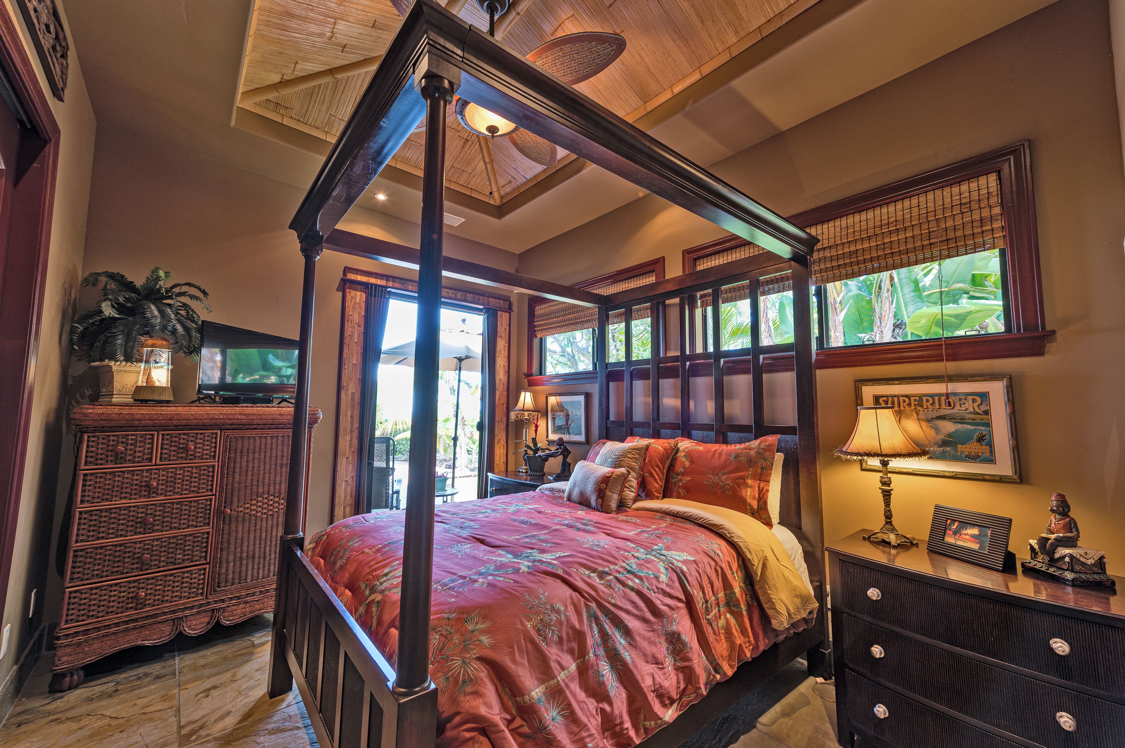 Guest Suite 'Bail Style' queen size bed, TV, ocean view, and bamboo ceiling. 