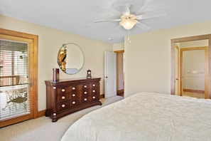 3 bedrooms, iron/ironing board, internet, bed sheets