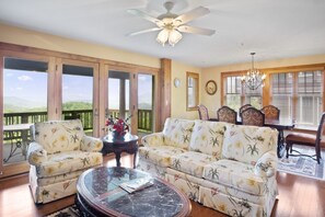 تلفزيون بشاشة مسطحة