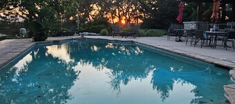 Privé Ranch House Resort