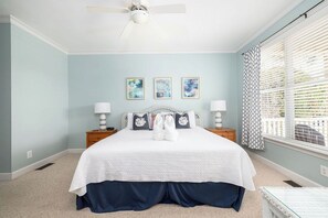 4 bedrooms, iron/ironing board, Internet, bed sheets