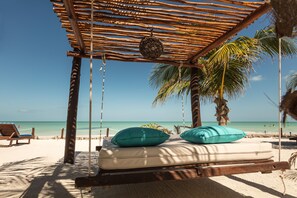 海灘、躺椅、沙灘巾