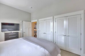 1 bedroom, iron/ironing board, travel cot, free WiFi