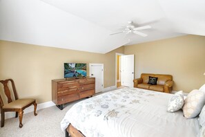4 bedrooms, iron/ironing board, internet, bed sheets - Townhome R5B- Mtn Home/View, Foosball, Indoor/Outdoor Pools & Hot Tub, Fireplace (Banner Elk)