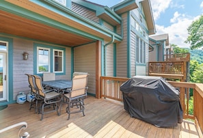 Outdoor dining - Townhome R5B- Mtn Home/View, Foosball, Indoor/Outdoor Pools & Hot Tub, Fireplace (Banner Elk)