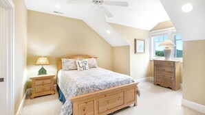 4 bedrooms, iron/ironing board, internet, bed sheets - Townhome R5B- Mtn Home/View, Foosball, Indoor/Outdoor Pools & Hot Tub, Fireplace (Banner Elk)