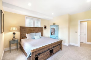 4 bedrooms, iron/ironing board, internet, bed sheets - Townhome R5B- Mtn Home/View, Foosball, Indoor/Outdoor Pools & Hot Tub, Fireplace (Banner Elk)