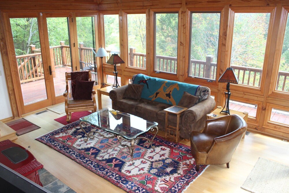 TWO FOR ONE ON RIVER! Modern house and apartment, 9 beds/6 sleeping areas/4 ba
