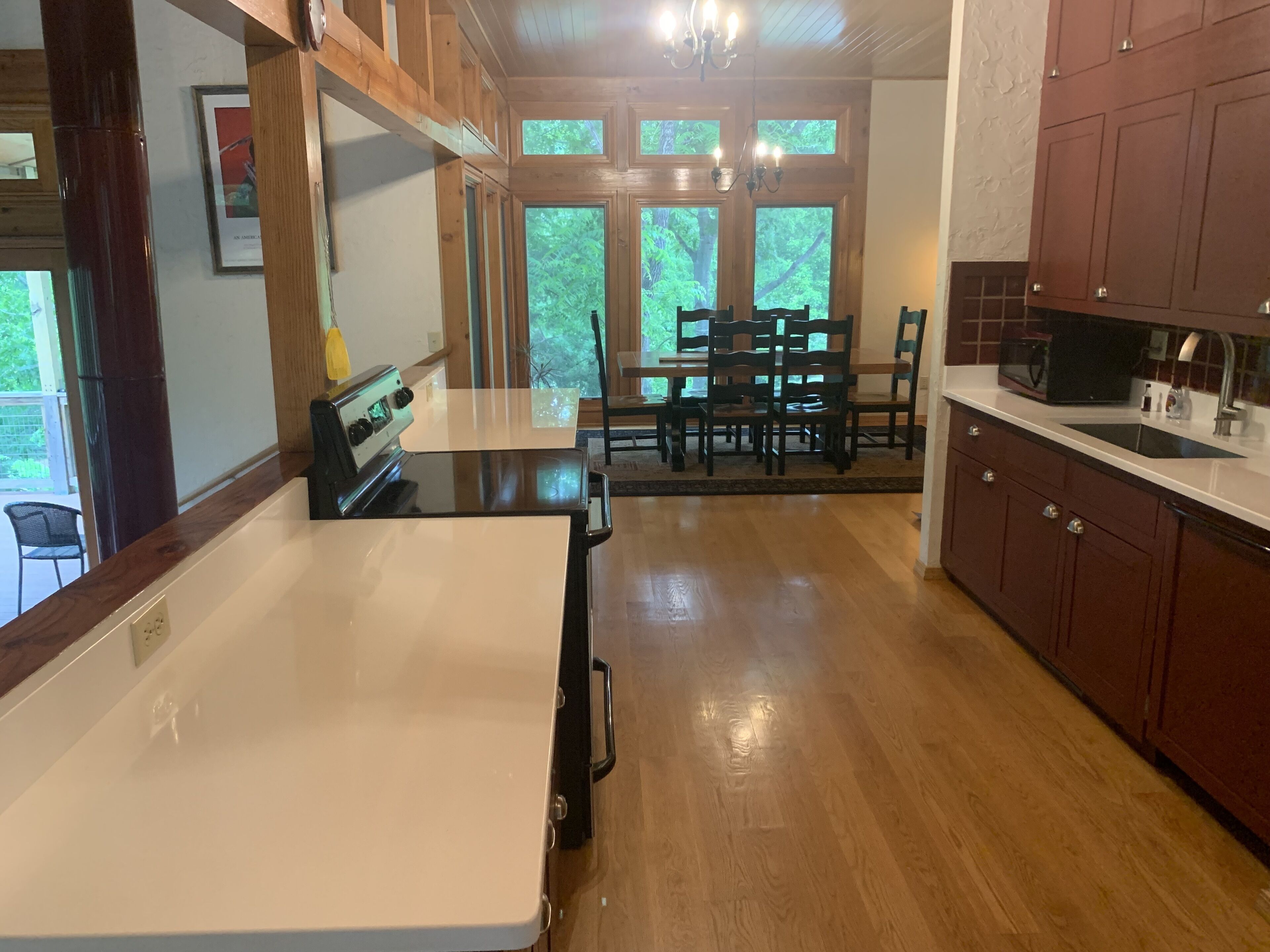 TWO FOR ONE ON RIVER! Modern house and apartment, 9 beds/6 sleeping areas/4 ba