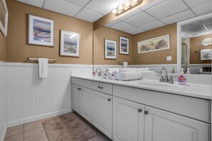 Shower, towels - Tower 2, 6th Floor 2 Bdr/2Bath, Beautiful Condo with Awesome Views!! (Panama City Beach)