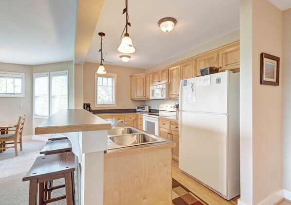 Fridge, microwave, oven, dishwasher