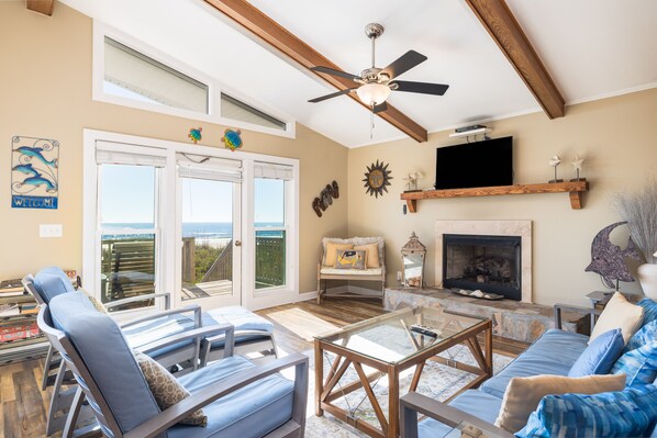 Televisión y chimenea 