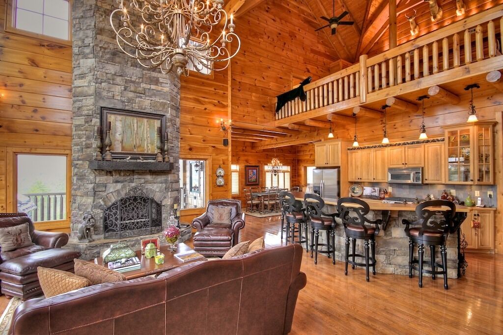Luxury Cabin On 1 Acre With Great Views In Gated Subdivision
