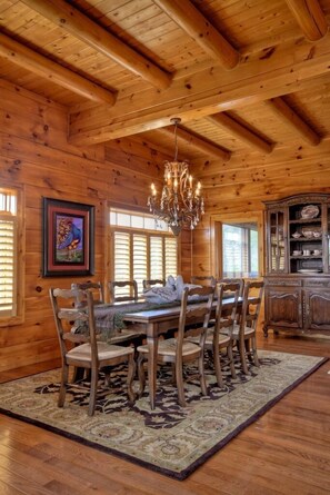 Dining - Luxury Cabin On 1 Acre With Great Views In Gated Subdivision (Sevierville)