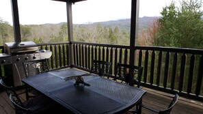 Outdoor dining - Luxury Cabin On 1 Acre With Great Views In Gated Subdivision (Sevierville)