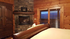 6 bedrooms, iron/ironing board, travel cot, WiFi - Luxury Cabin On 1 Acre With Great Views In Gated Subdivision (Sevierville)