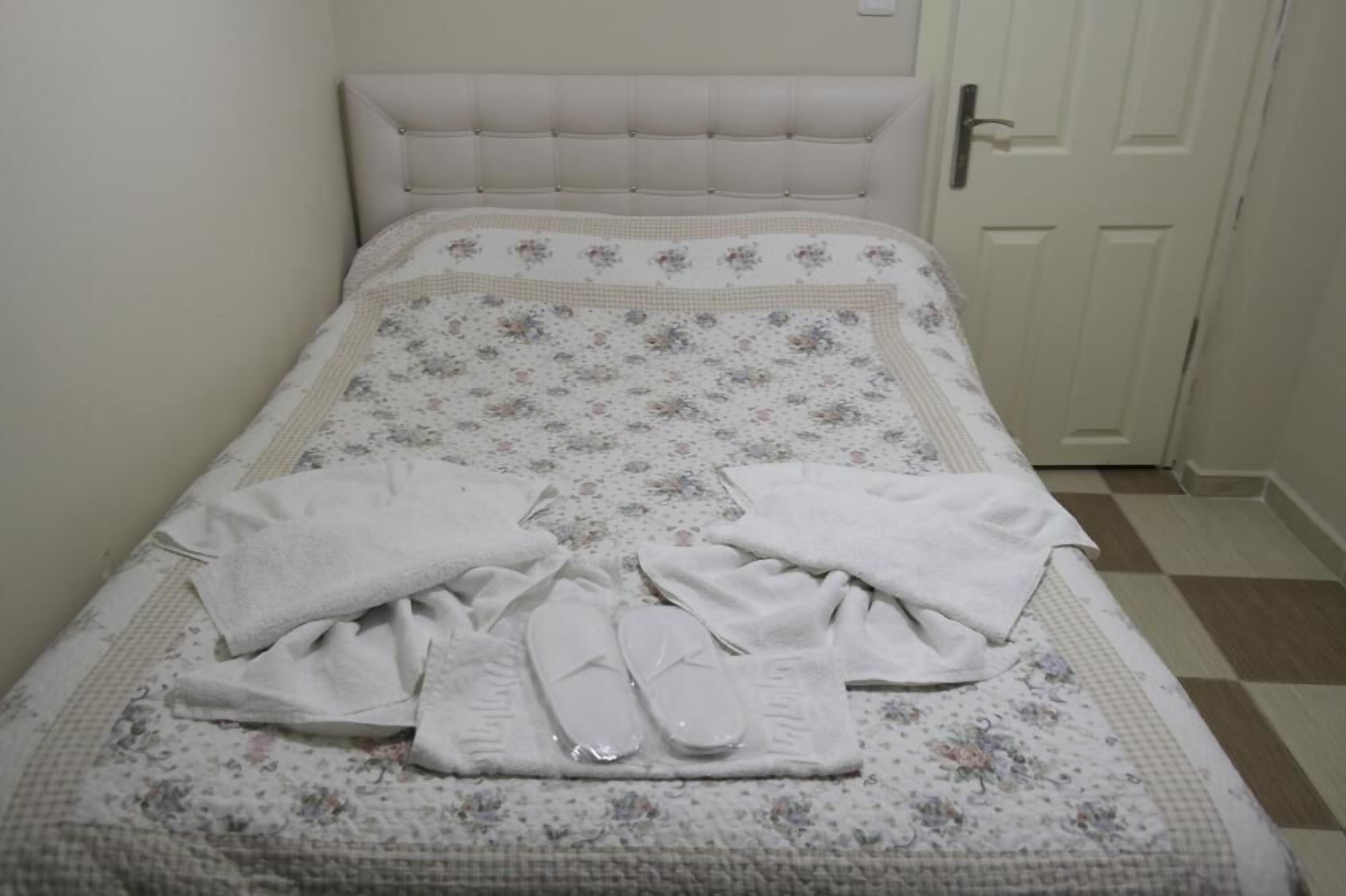 standard room | premium bedding, desk, iron/ironing board, free wifi