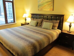 2 bedrooms, iron/ironing board, free WiFi, bed sheets - 1 Block to Pike Pl Market ~ View Balcony ~ Best Location in Seattle - HUGE unit! (Seattle)