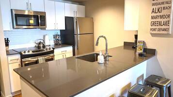 Fridge, microwave, oven, stovetop