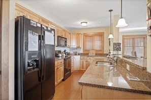 غسالة أطباق، ماكينة لصنع القهوة/الشاي، مستلزمات طهي/أطباق/أوعية