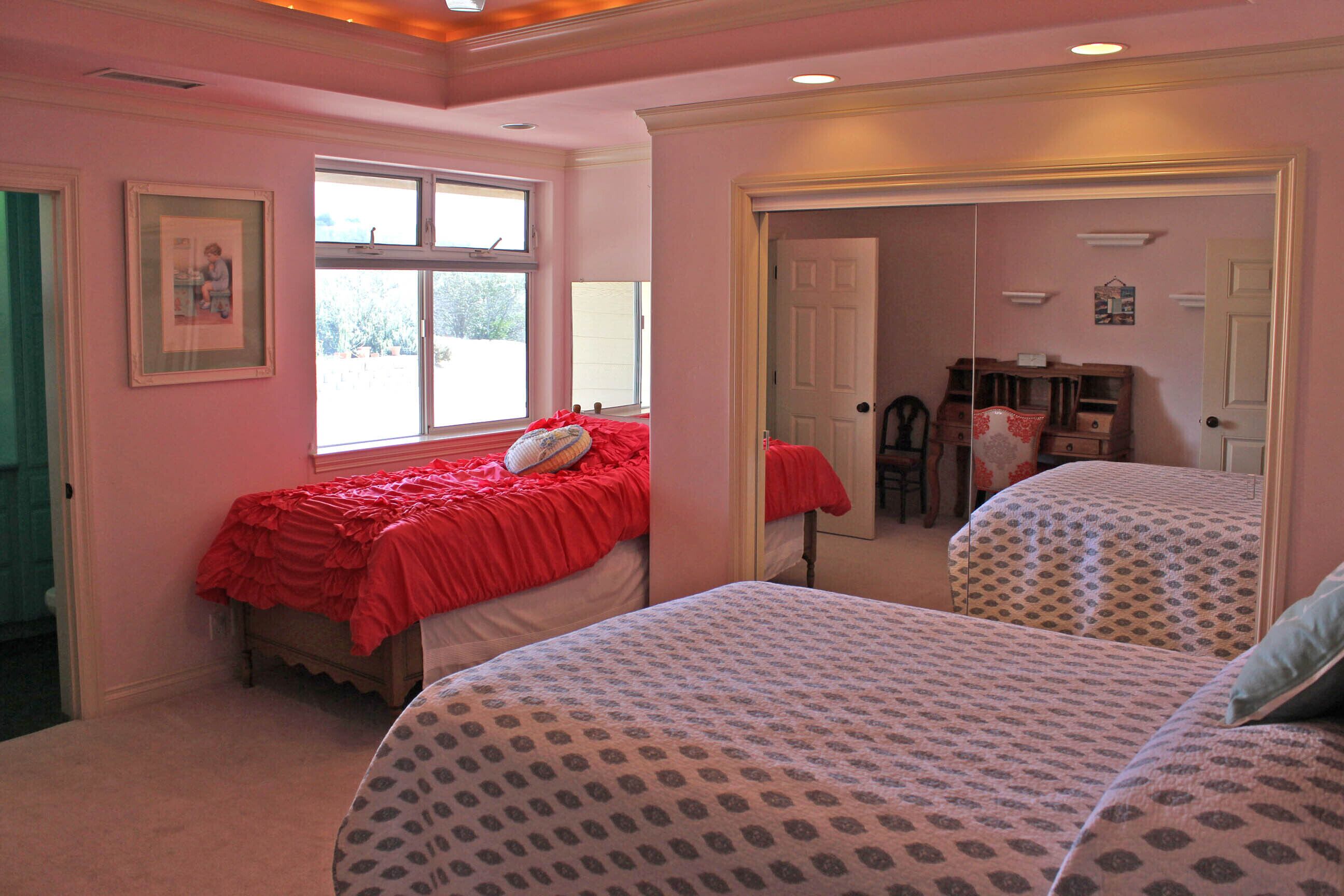 Beautiful custom home on top of a hill, 360 views, heart of wine country