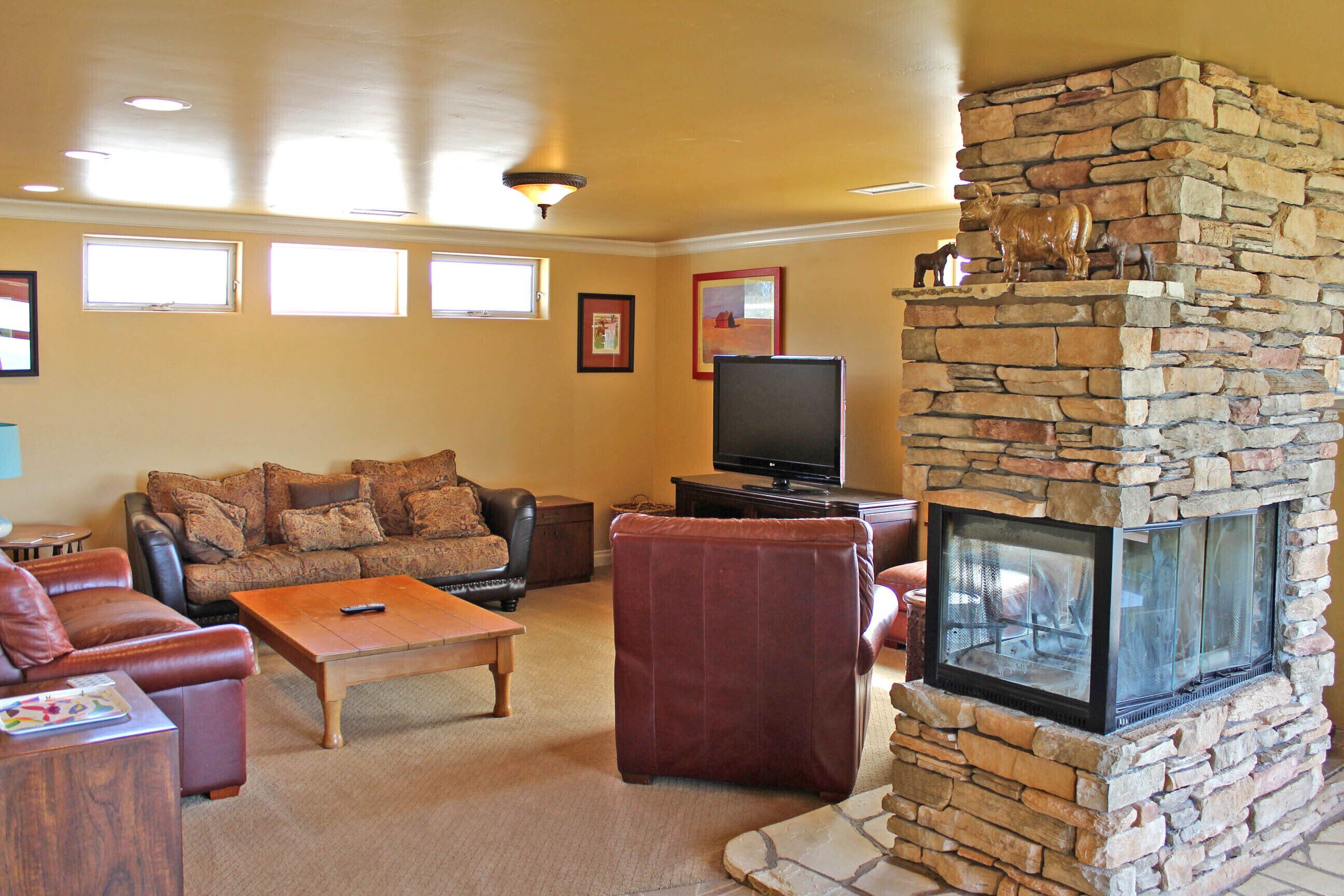 Beautiful custom home on top of a hill, 360 views, heart of wine country