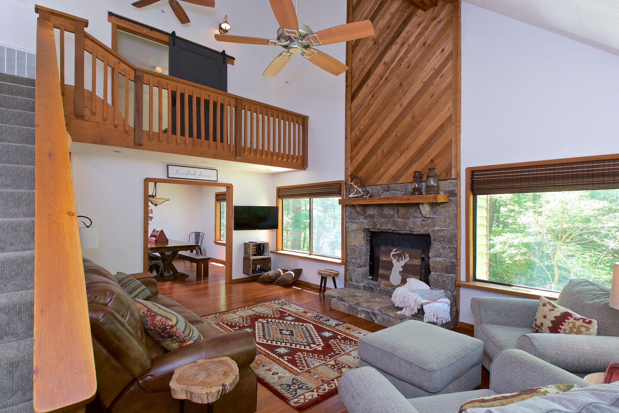 Cozy cabin in the woods! 5 Min. to Cloudland Canyon. 30 min. to Chattanooga