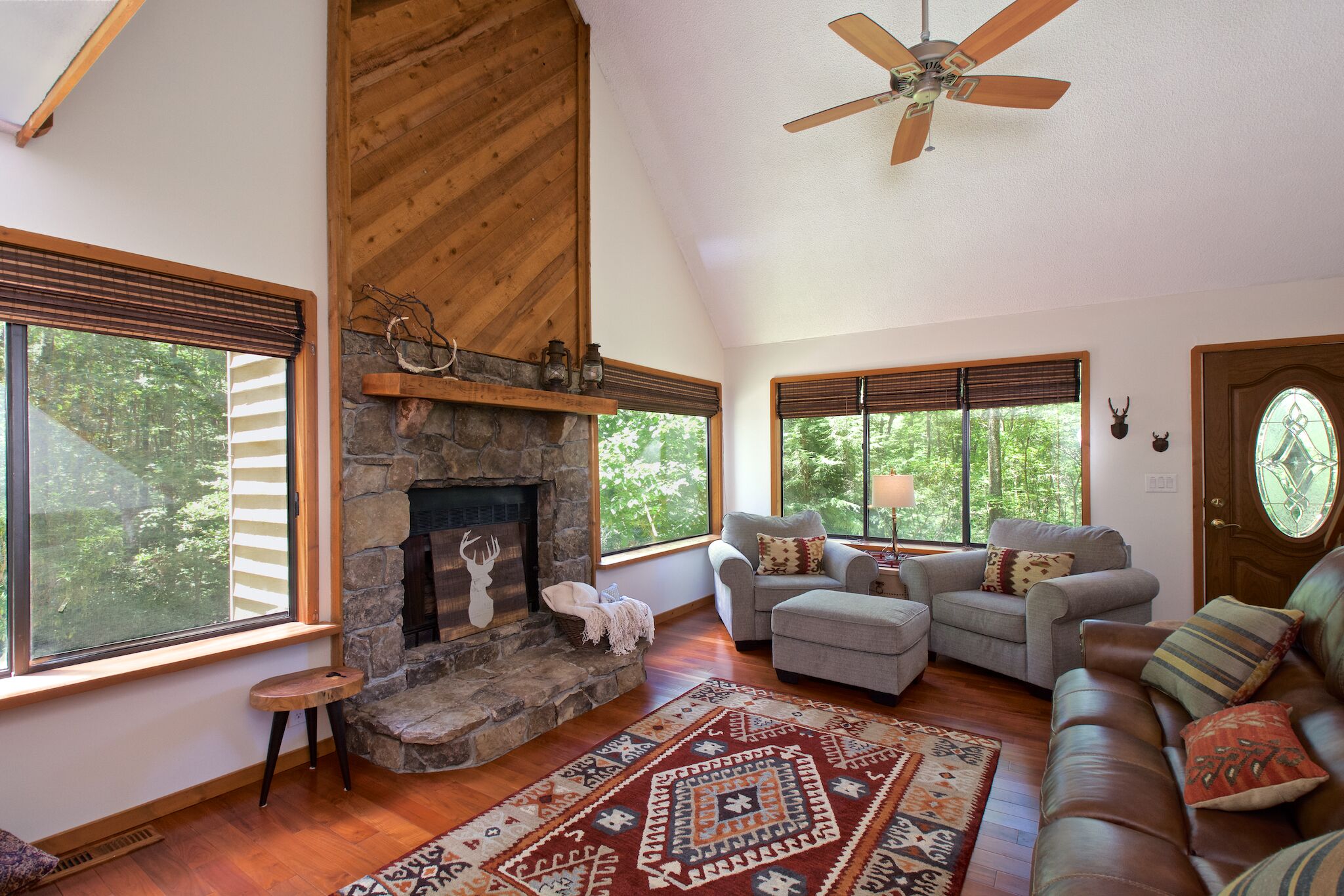 Cozy cabin in the woods! 5 Min. to Cloudland Canyon. 30 min. to Chattanooga