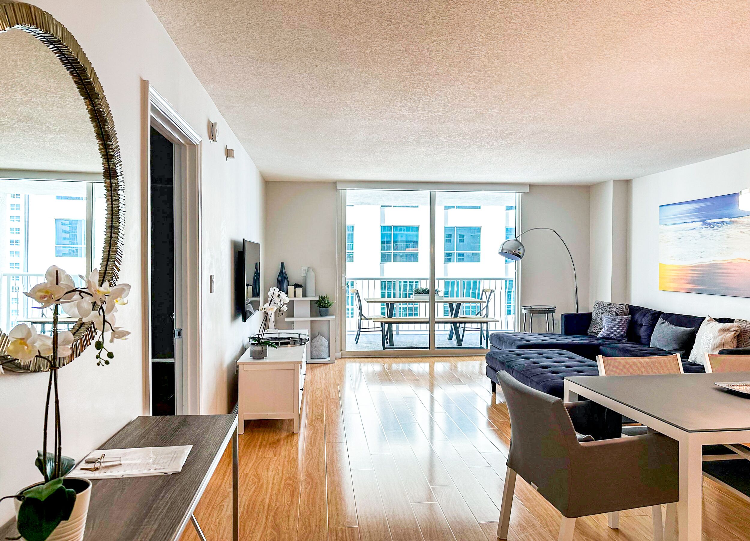 Smart TV, table tennis