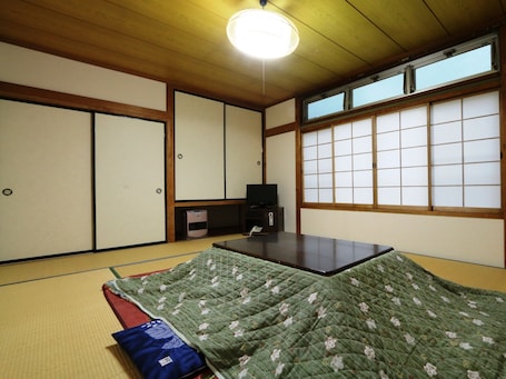 Annex, Japanese-style Room for 5 Guests . Oze Shinkoso