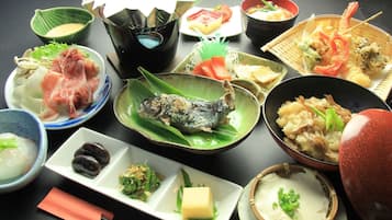 Alimentos y bebidas