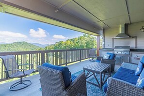 Property grounds - Chalakee Lodge CH-3- Mountain View, Gated Resort, Indoor/Outdoor Pools & Hot Tub (Boone)