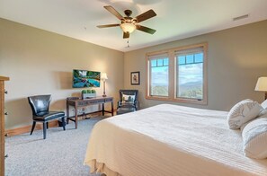 3 habitaciones, tabla de planchar con plancha, internet y ropa de cama