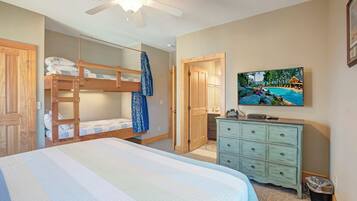 3 bedrooms, iron/ironing board, internet, bed sheets