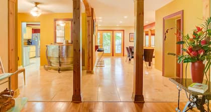 5,000 sq. ft. Lake villa, 5/5 BA , sleeps 12, 2 boat stalls, 20x40 PRIVATE pool