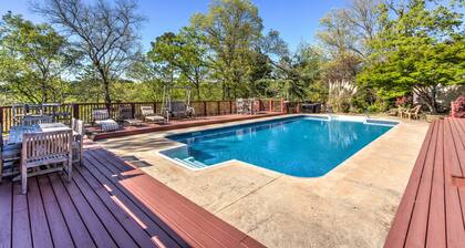 5,000 sq. ft. Lake villa, 5/5 BA , sleeps 12, 2 boat stalls, 20x40 PRIVATE pool